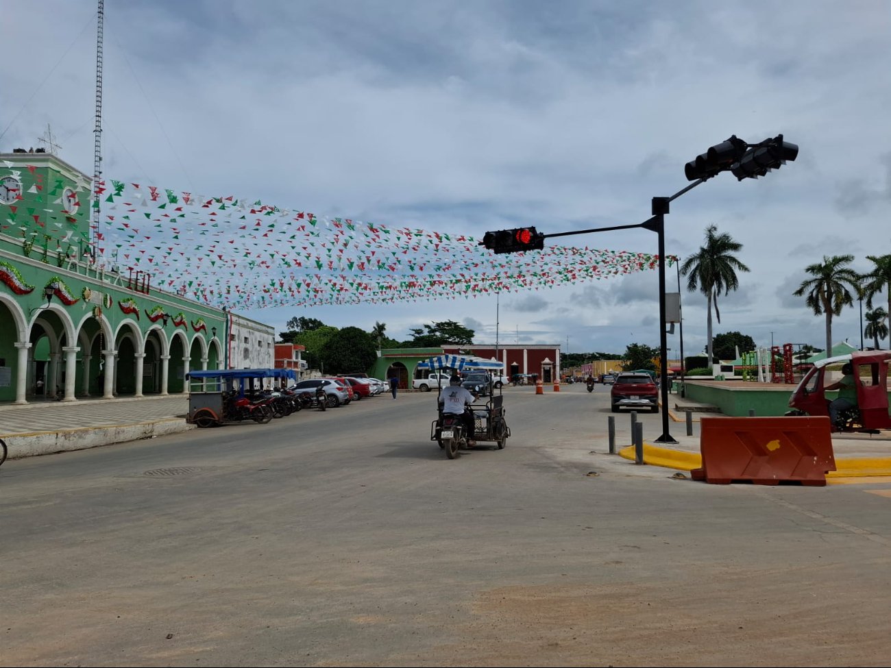 Instalan semáforos chaparros