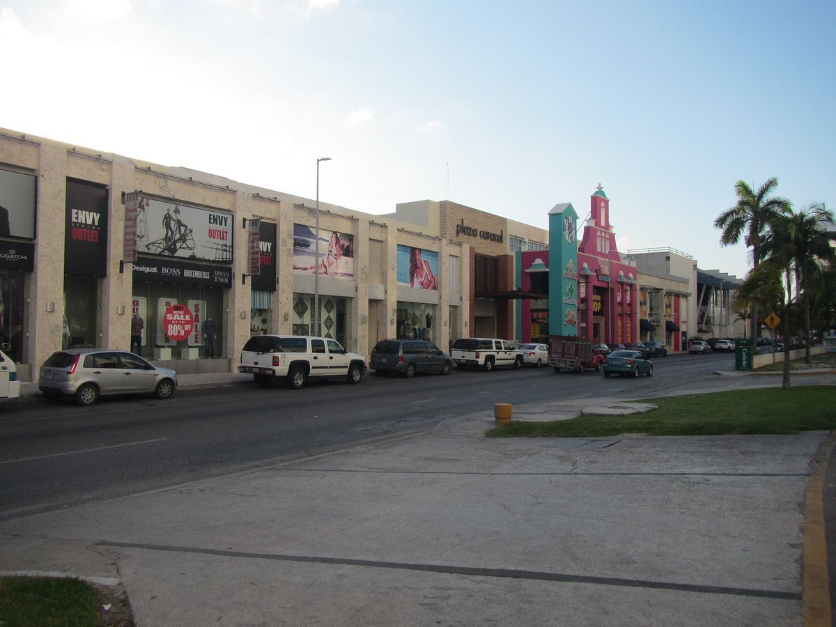 Plaza Caracol, aquí se encontraba el primer McDonald’s de Cancún