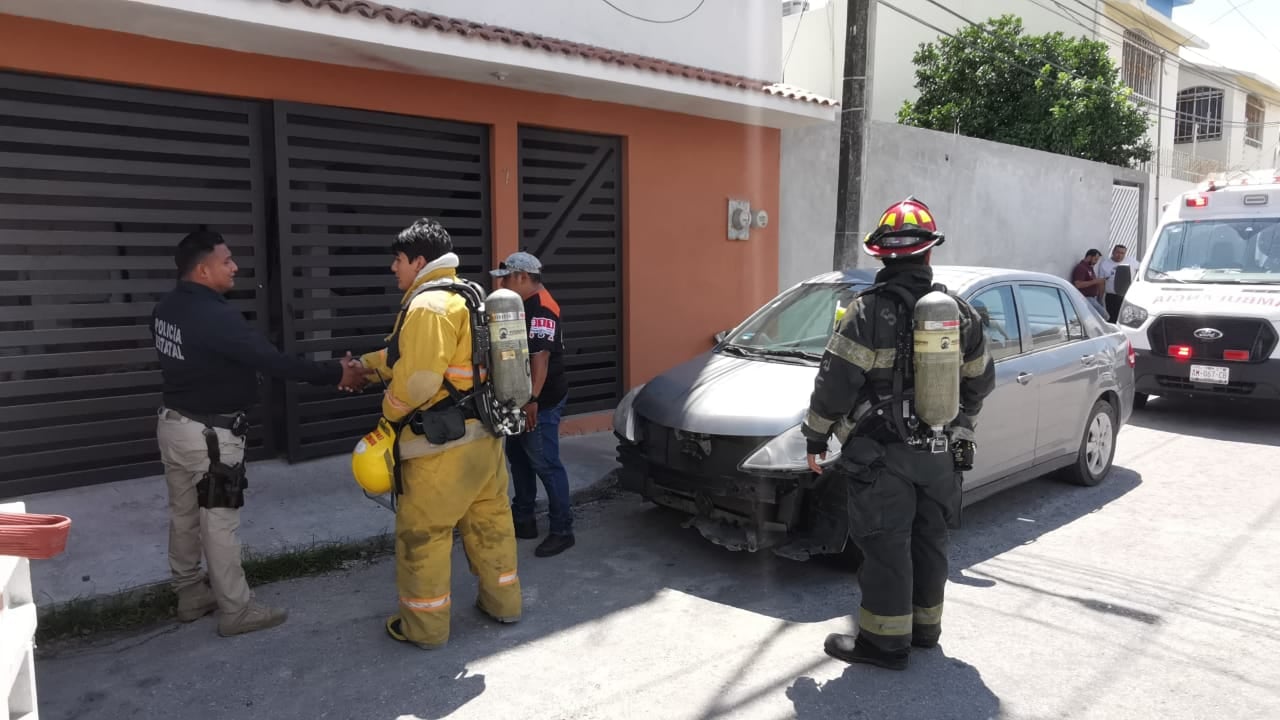 Incendio en casa de madera en Ciudad del Carmen genera gran movilización policíaca 