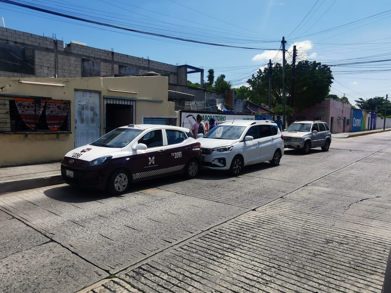 Carambola en Ciudad del Carmen deja tres vehículos dañados