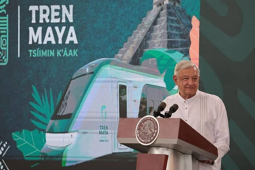 AMLO anuncia inauguración del Tren Maya en Chetumal antes de entregar la banda presidencial