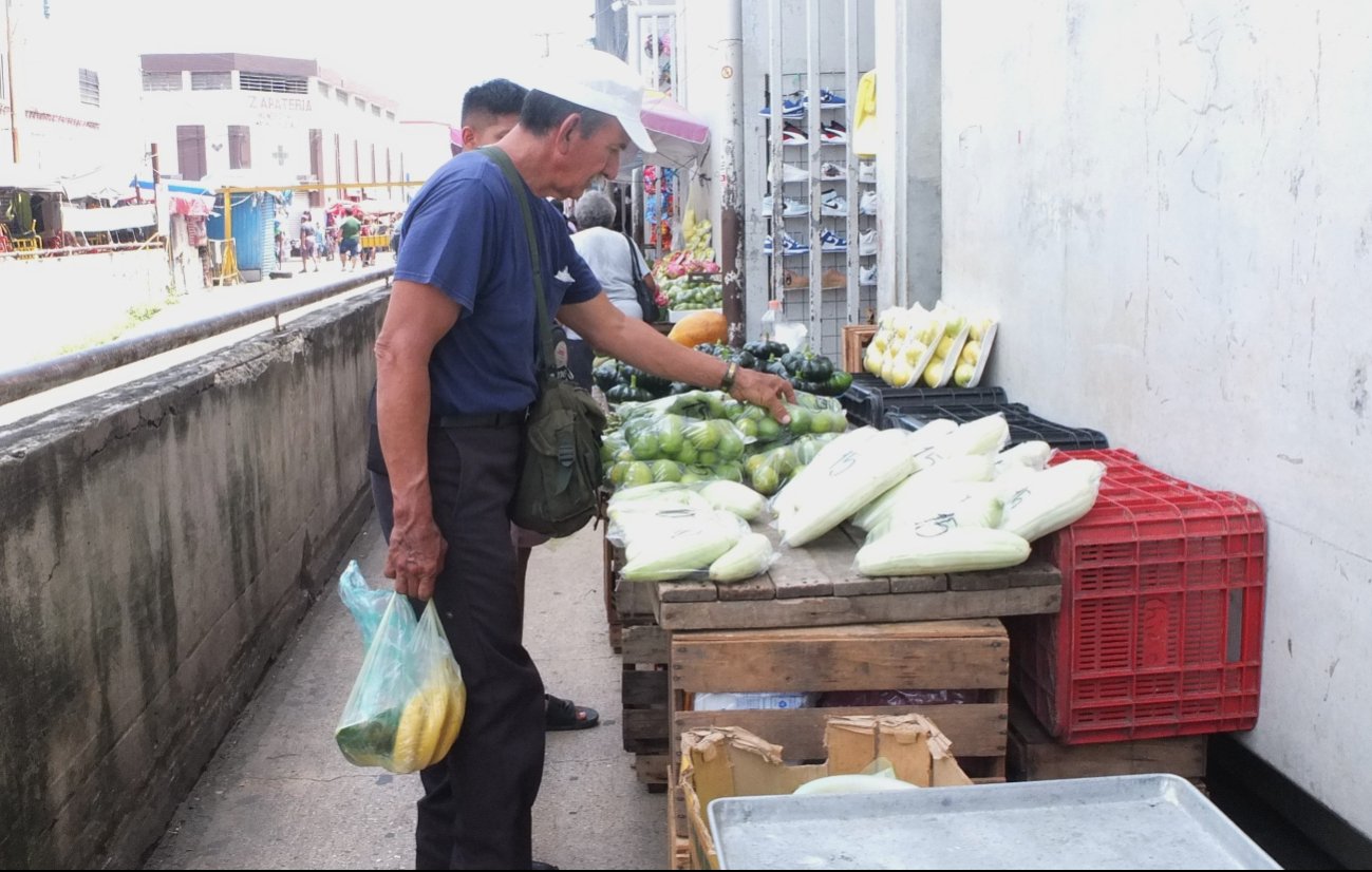 El alza de los precios sigue afectando la economía de las familias, particularmente en los productos de la canasta básica