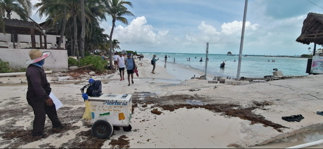 Misma situación por la llegada del Huracán Beryl