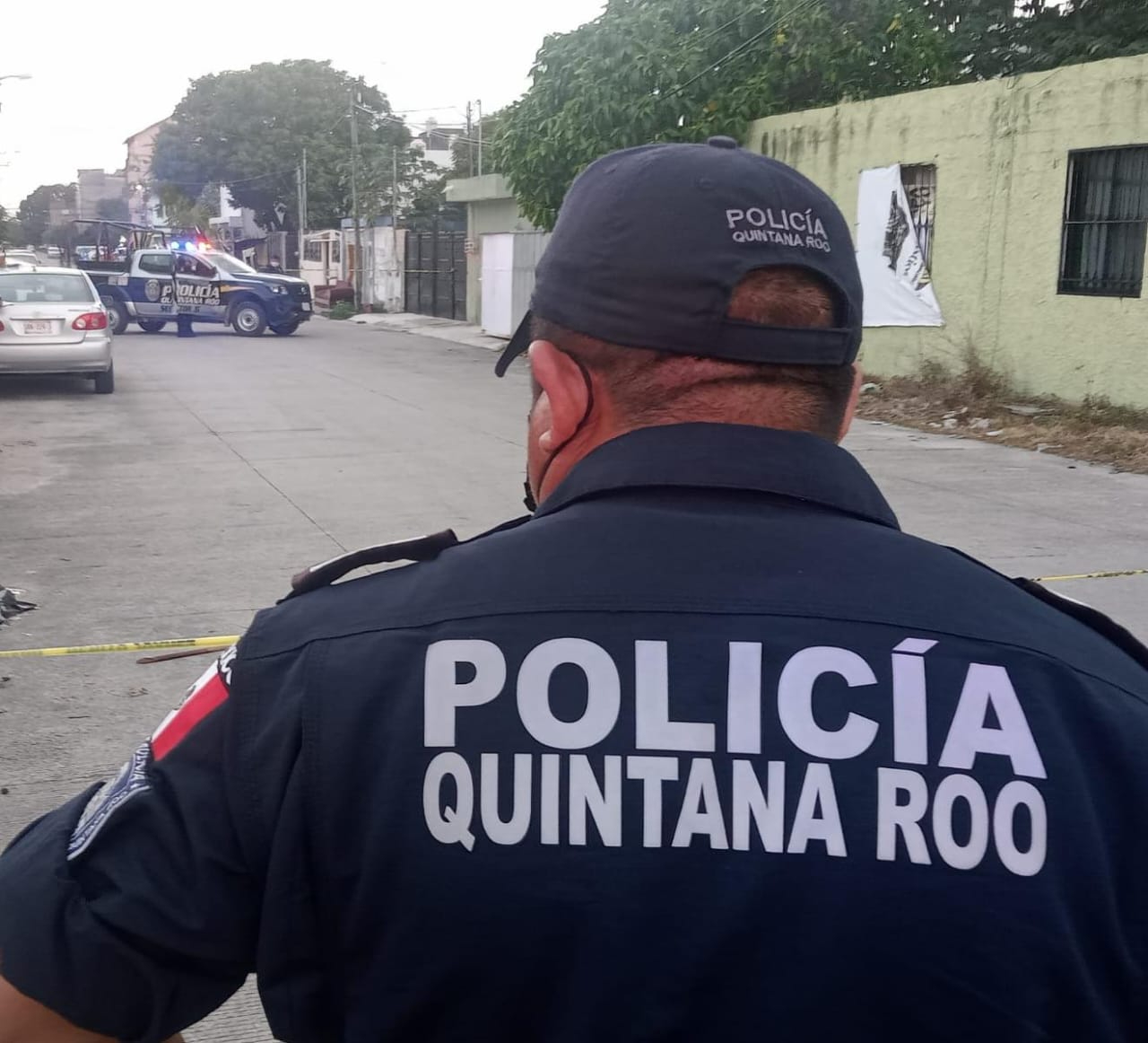 Vecinos desnudan y amarran a un poste a presunto ladrón en Cancún