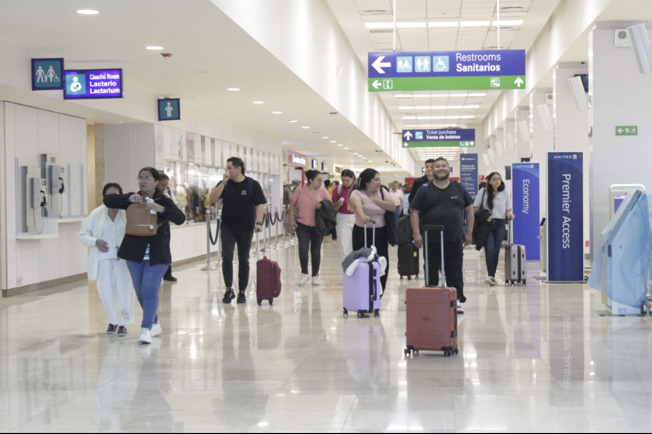 Vuelos continúan con retrasos por menos de una hora