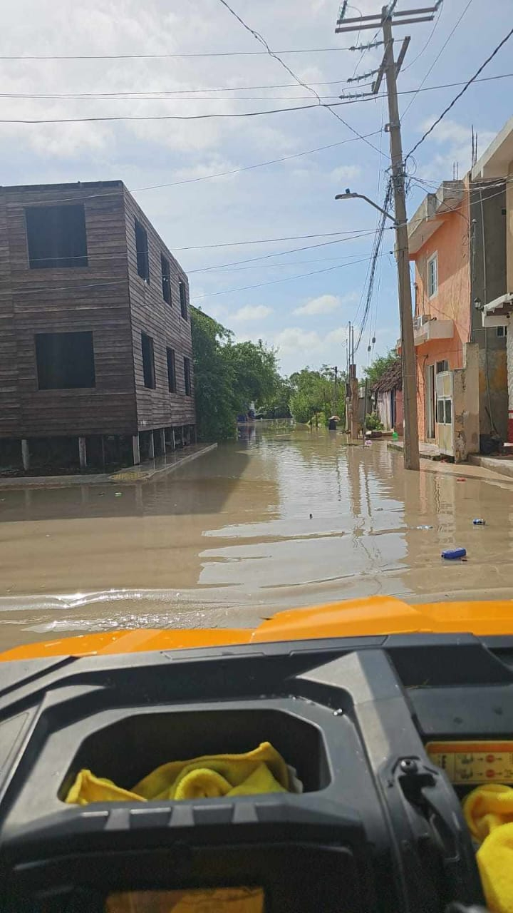 El nivel del agua en las calles no ha bajado