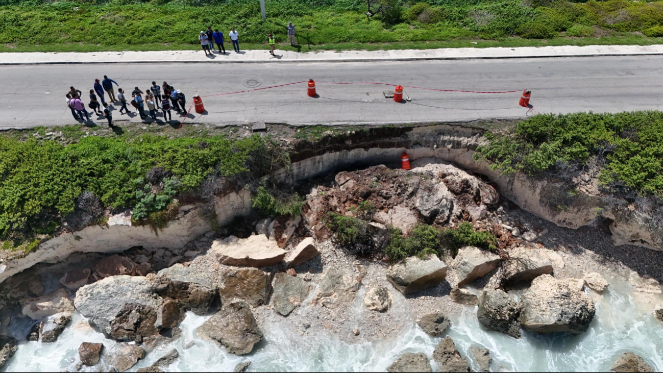 Carretera en Isla Mujeres sigue en riesgo de desbordamiento por huracanes