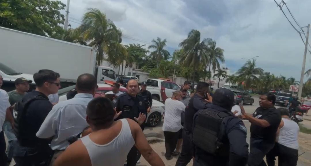 Continúan conflictos entre taxistas y Ubers en Cancún