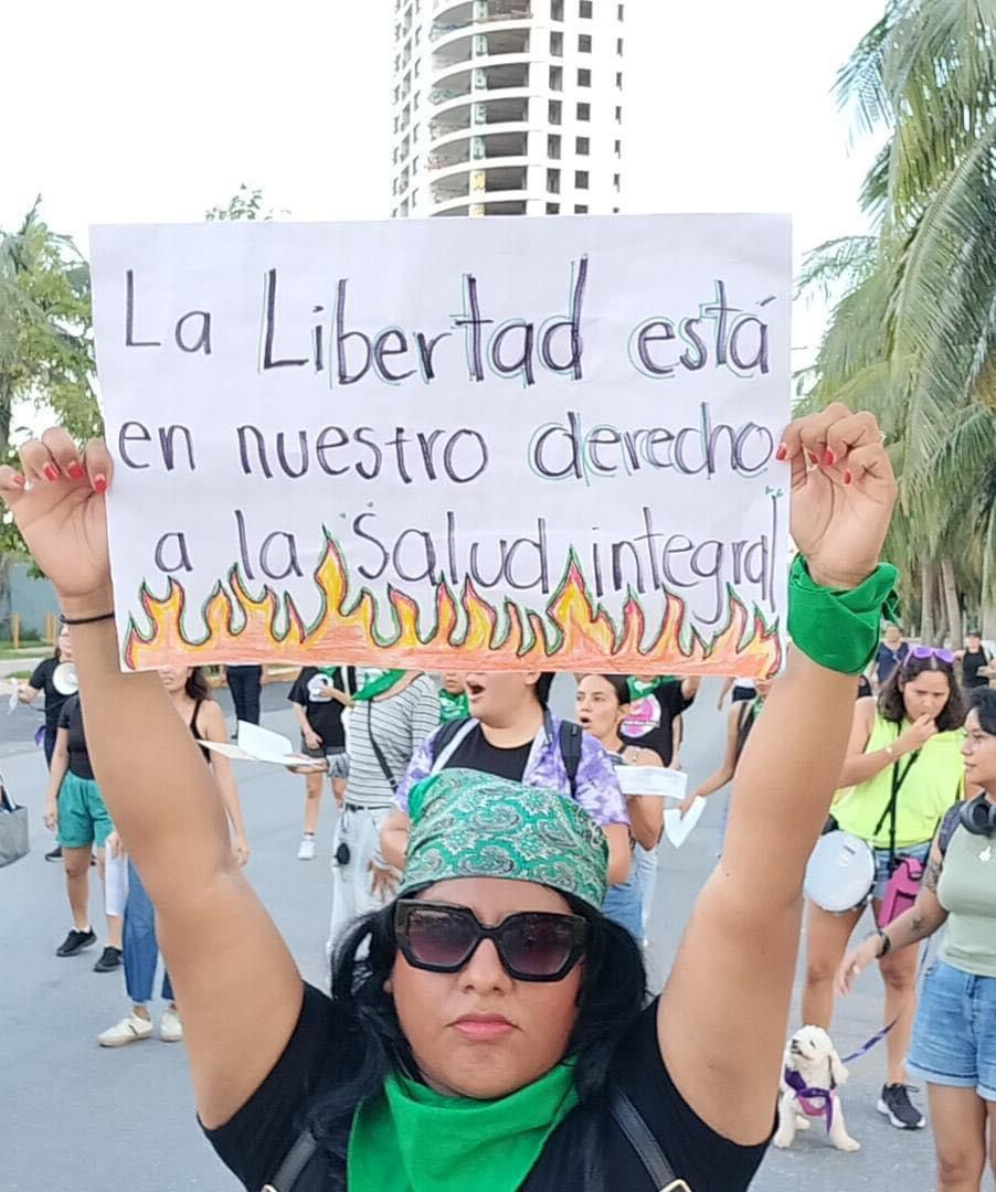 Feministas marchan en Cancún por la despenalización del aborto / Leonardo Chacón