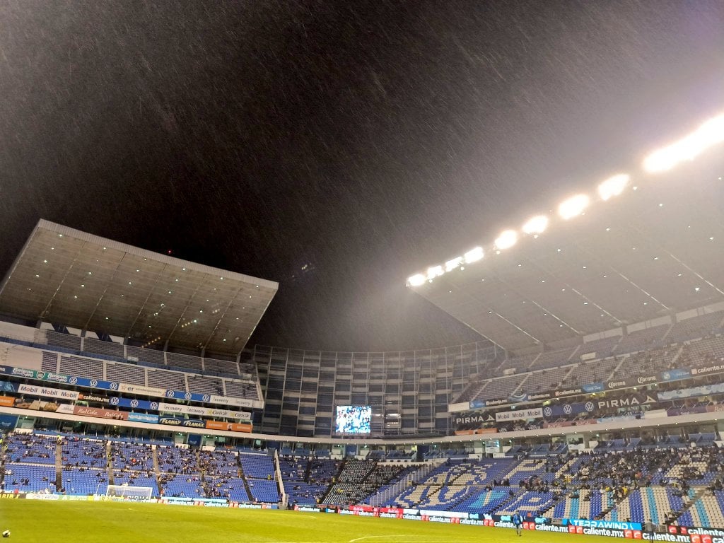 Luce vacio el estadio de Puebla