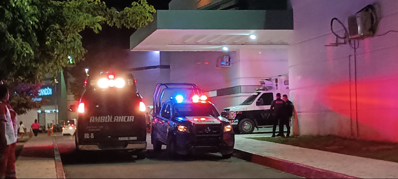 Llega hombre baleado al hospital a bordo de un taxi de Cancún