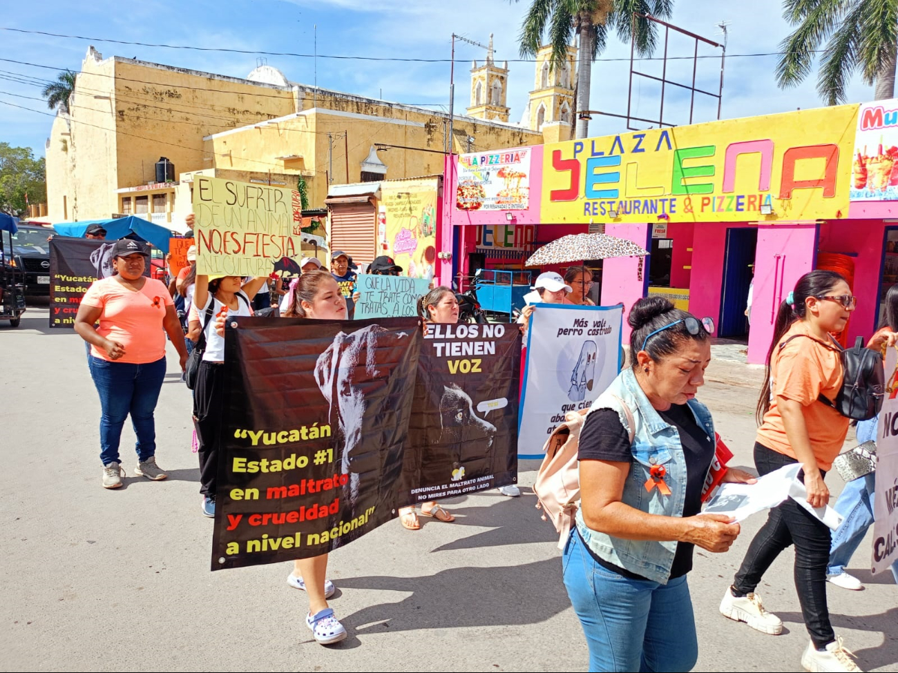 Pobladores de Seyé protestan por la violenta muerte de un perro