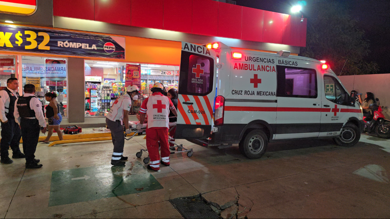 La joven fue trasladada al Hospital del IMSS para una mejor atención