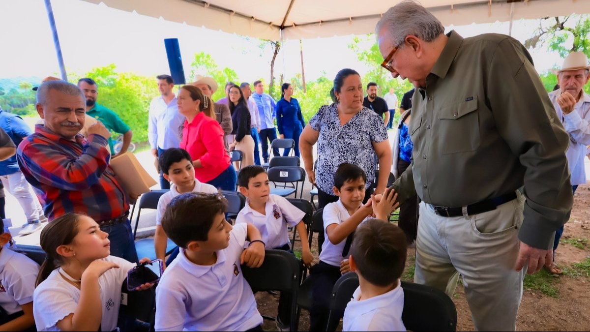 Rubén Rocha Moya, gobernador de Sinaloa, en Badiraguato