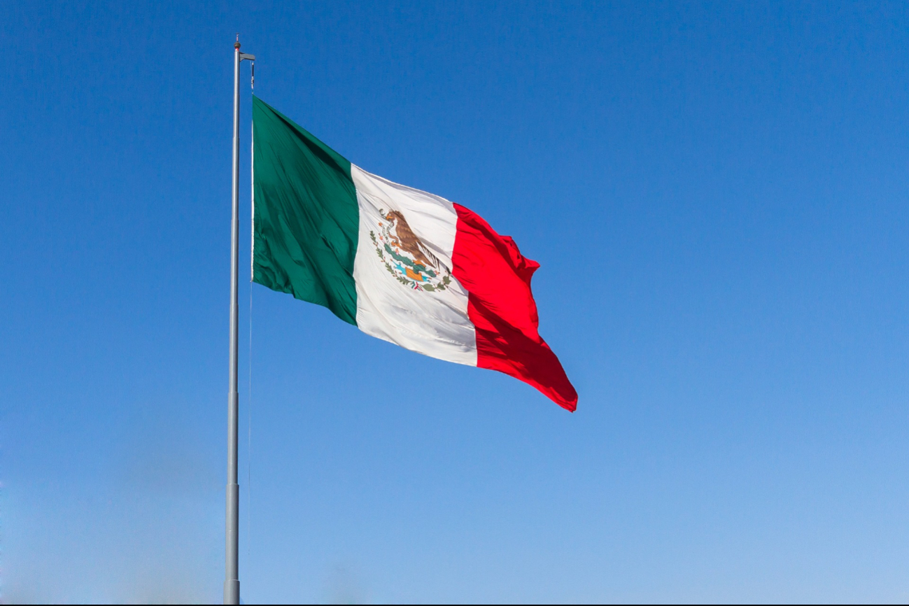 Siempre en alto como la Bandera de México