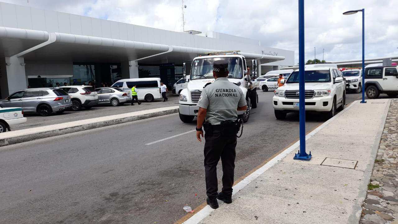 En el aeropuerto de Cancún se mantiene la vigilancia de los conductores de plataforma