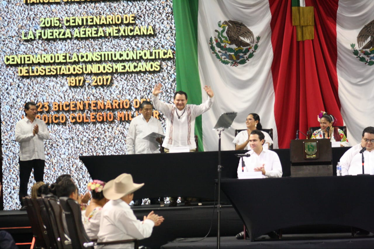 Huacho en su toma de protesta