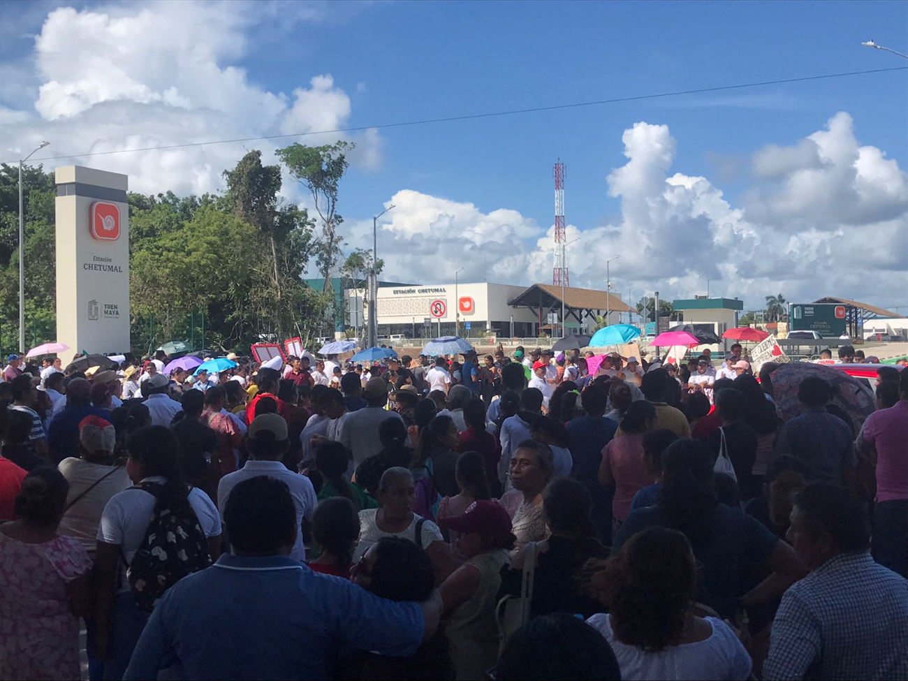 Personas de Chetumal se reunieron en espera del presidente AMLO