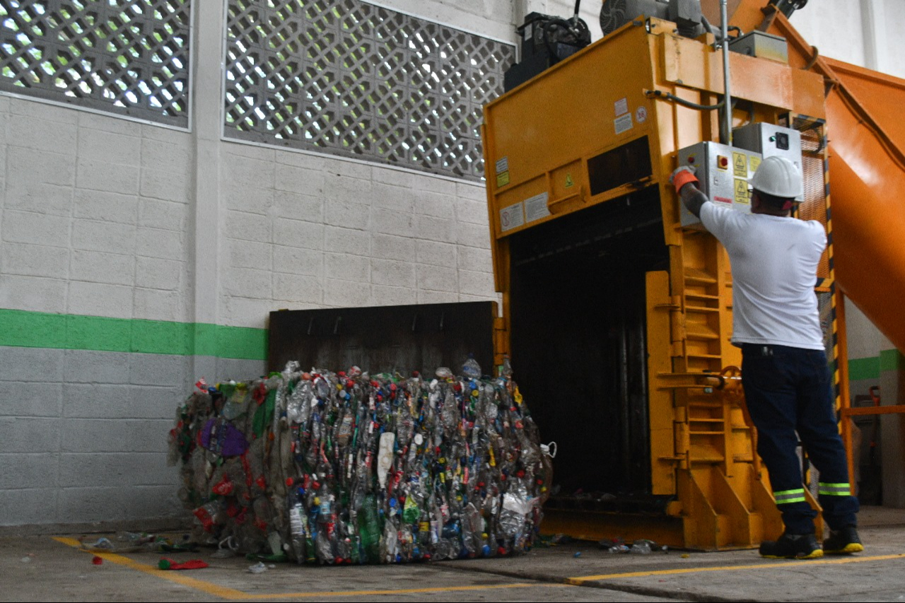 El centro compactará hasta 100 toneladas de PET mensualmente y enviará el material a una planta de reciclaje en Toluca