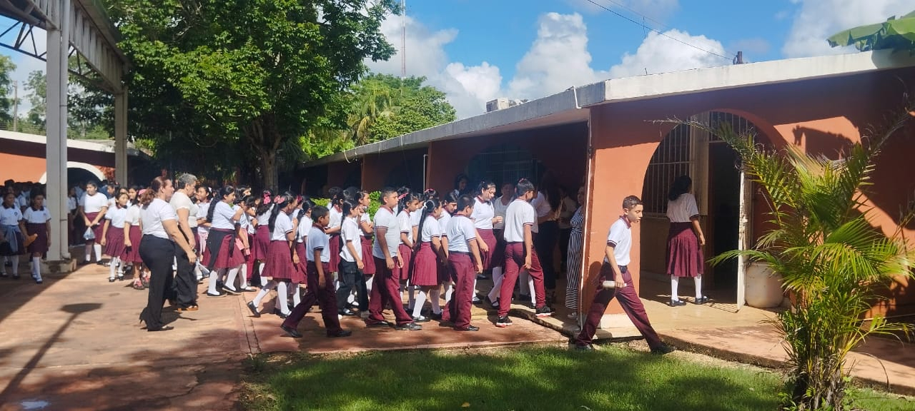 Jóvenes que hablan la lengua maya, se avergüenzan de ello