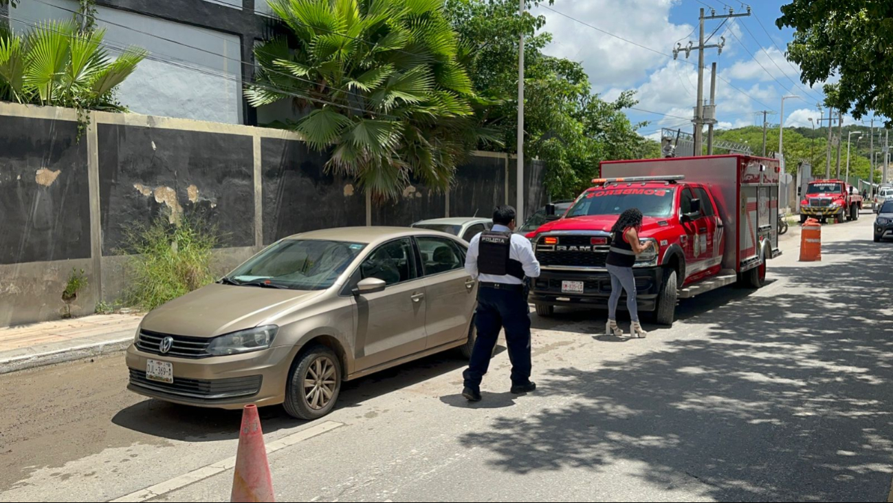 Choca contra unidad de bomberos