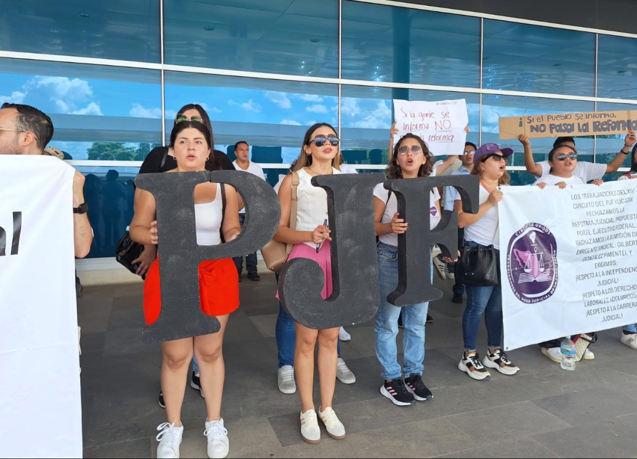 Empleados amenazan con más protestas en Mérida