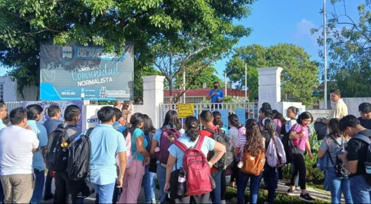 Estudiantes del CAM Chetumal toman las instalaciones