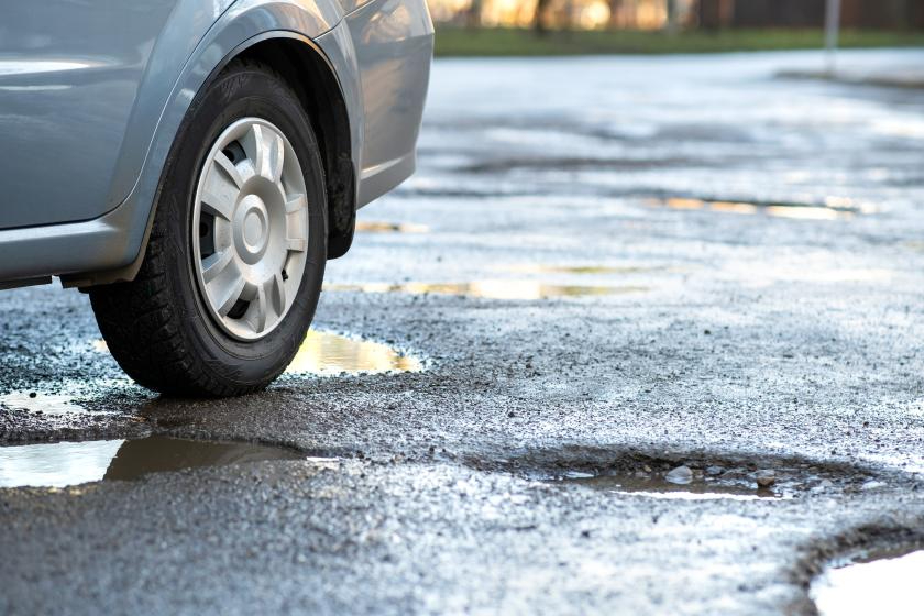 Indemnización si caes en un bache: ¿Cómo pedirla y en qué estados aplica?