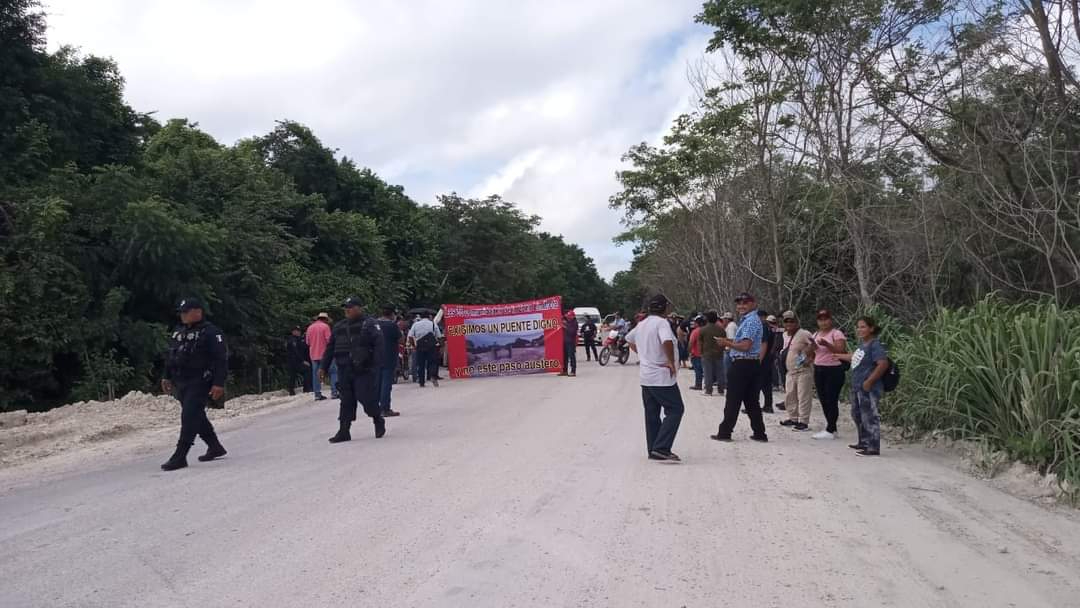  Bloquean camino hacia la carretera Escárcega–Chetumal por afectaciones del Tren Maya