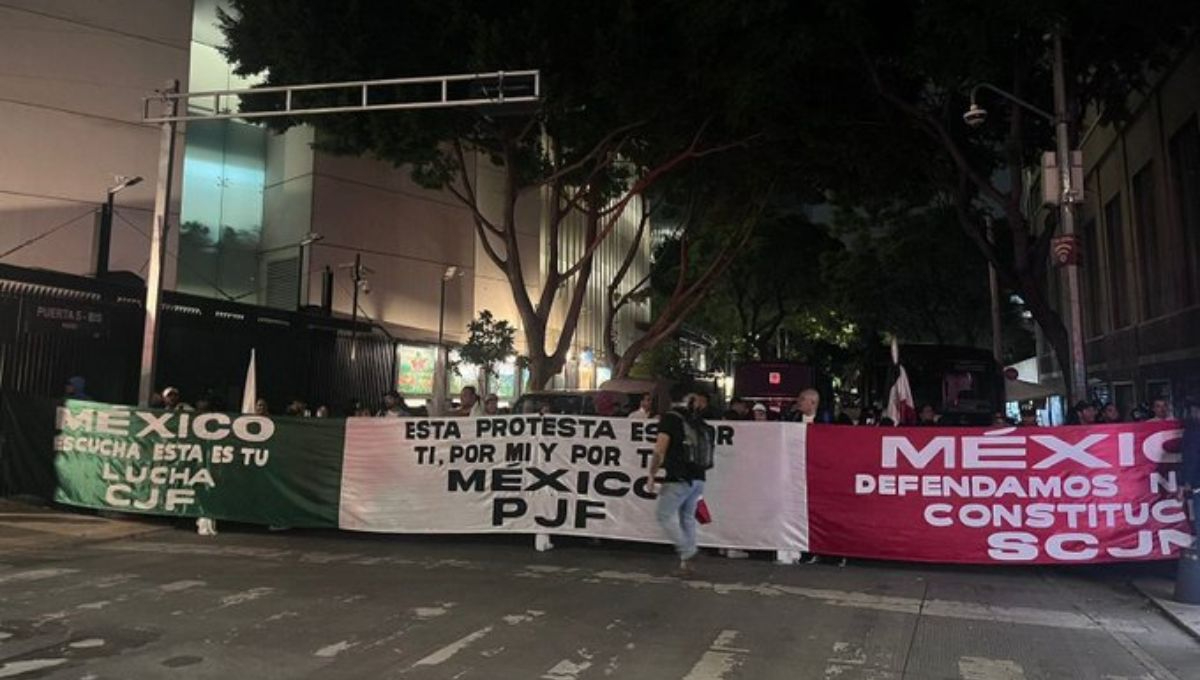 Instalaciones del Senado amanecieron con bloqueos de quienes protestan contra la reforma judicial