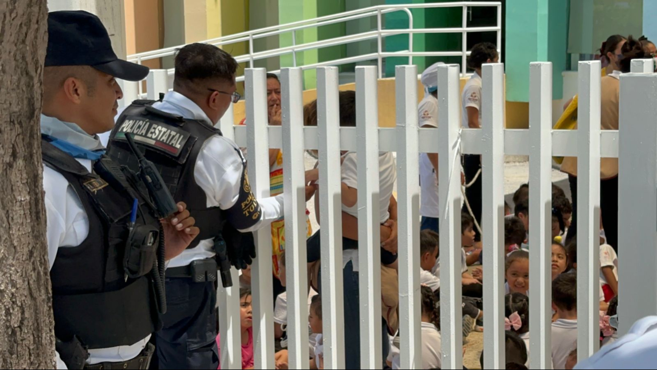 No hubo incendio, solo un escape de humo en el compresor del aire acondicionado en la biblioteca