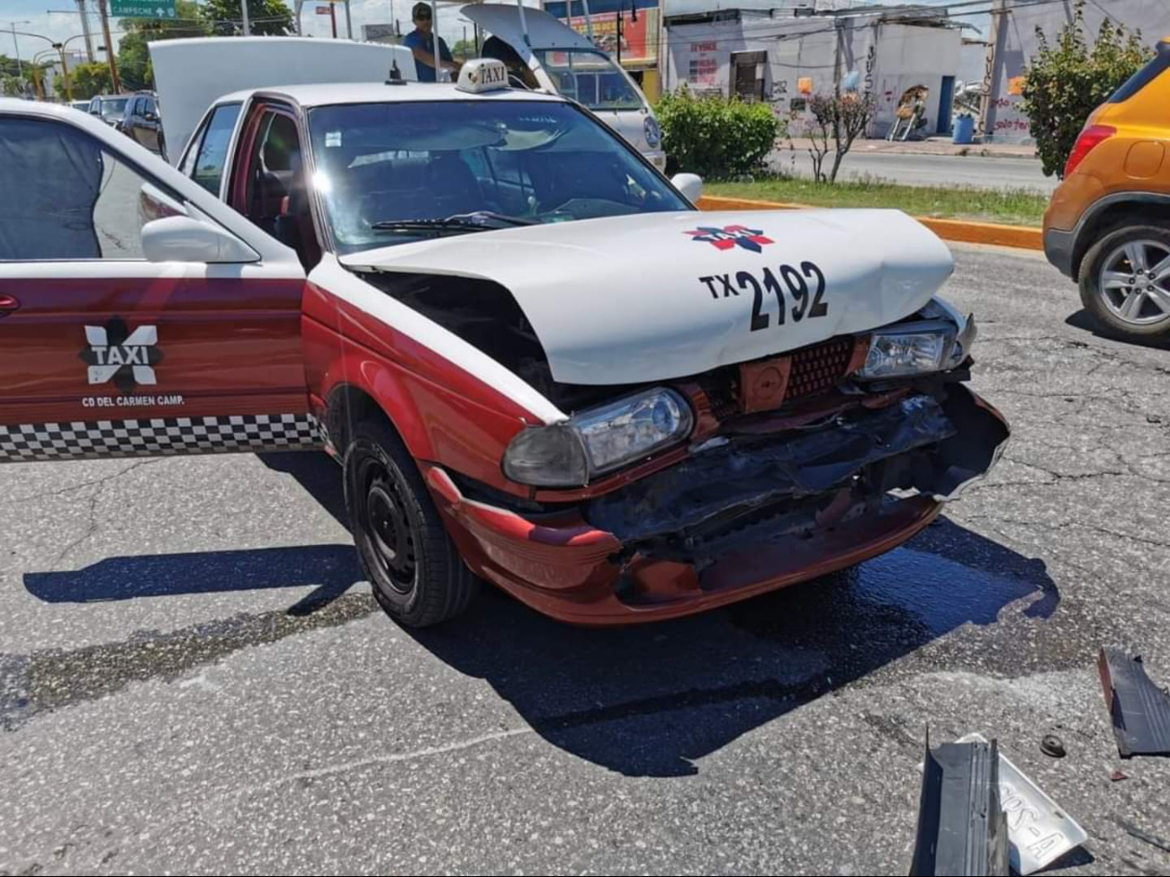 Taxista provoca aparatoso accidente en Ciudad del Carmen al chocar contra vehículo particular  