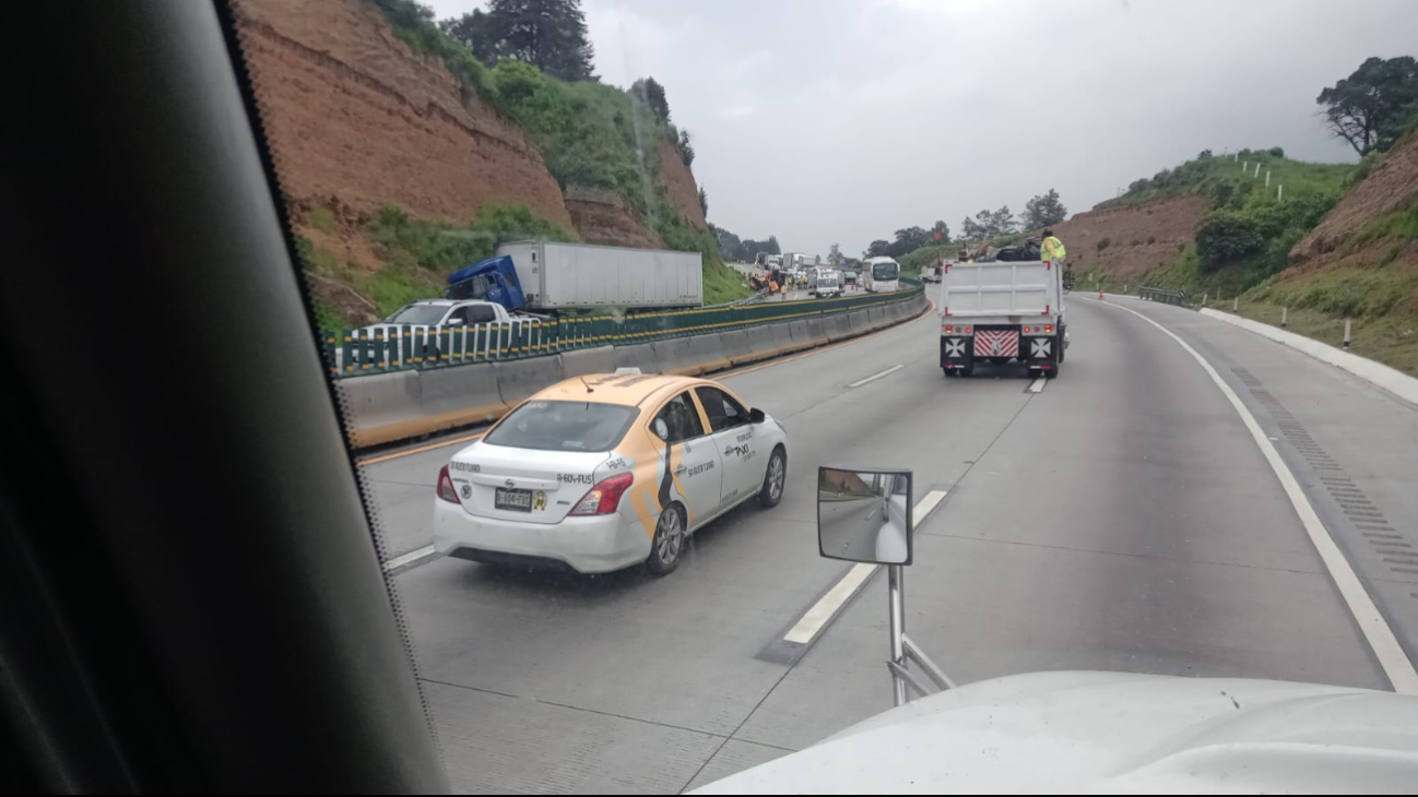 Vista del accidente desde el carril hacia Puebla