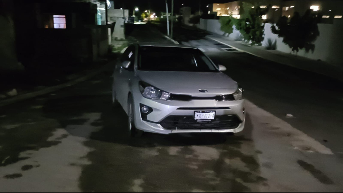 Coche abandonado en Campeche alarma a vecinos de la Esperanza 