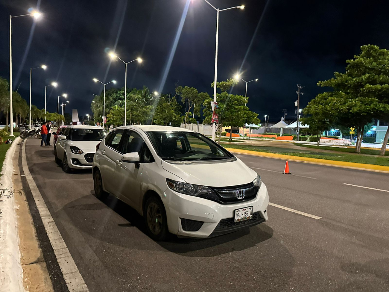 Cinco personas fueron detenidas y once vehículos asegurados en un operativo de alcoholimetría en el malecón de la ciudad.