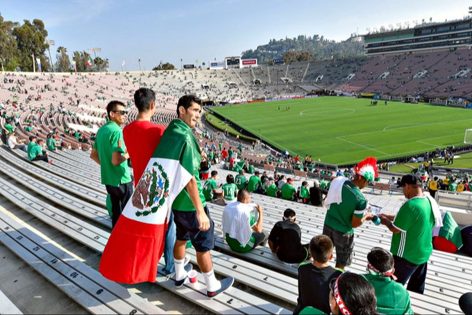 El estadio de Rose Bowl tuvo una mala entrada