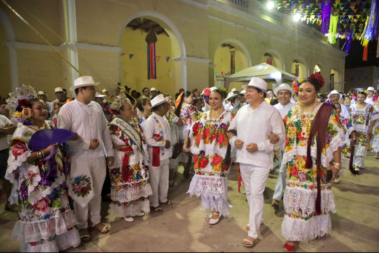 Joaquín Díaz Mena refrenda su apoyo a promover la cultura de Yucatán