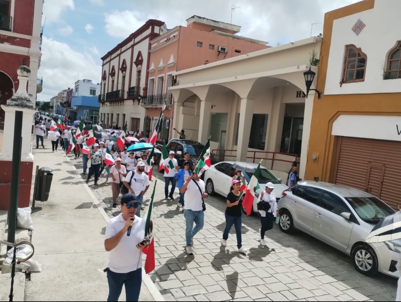 Llegaron hasta las puertas del Congreso de Campeche