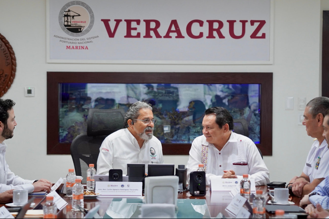 El gobernador Joaquín Díaz Mena visitó la ASIPONA Veracruz, destacando su relevancia como el puerto más importante del Golfo de México