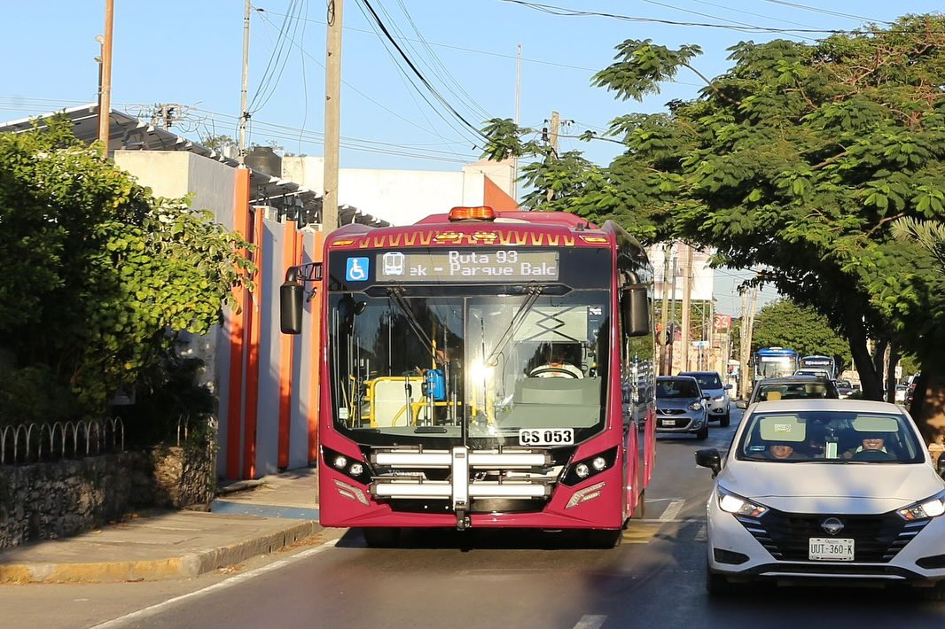 La ruta mantiene sus mismas unidades modernas, pero en color guinda