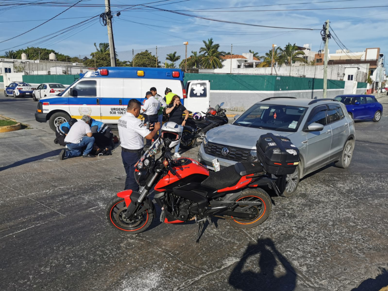 Camioneta arrolla a motociclistas en Ciudad del Carmen y terminan en el hospital