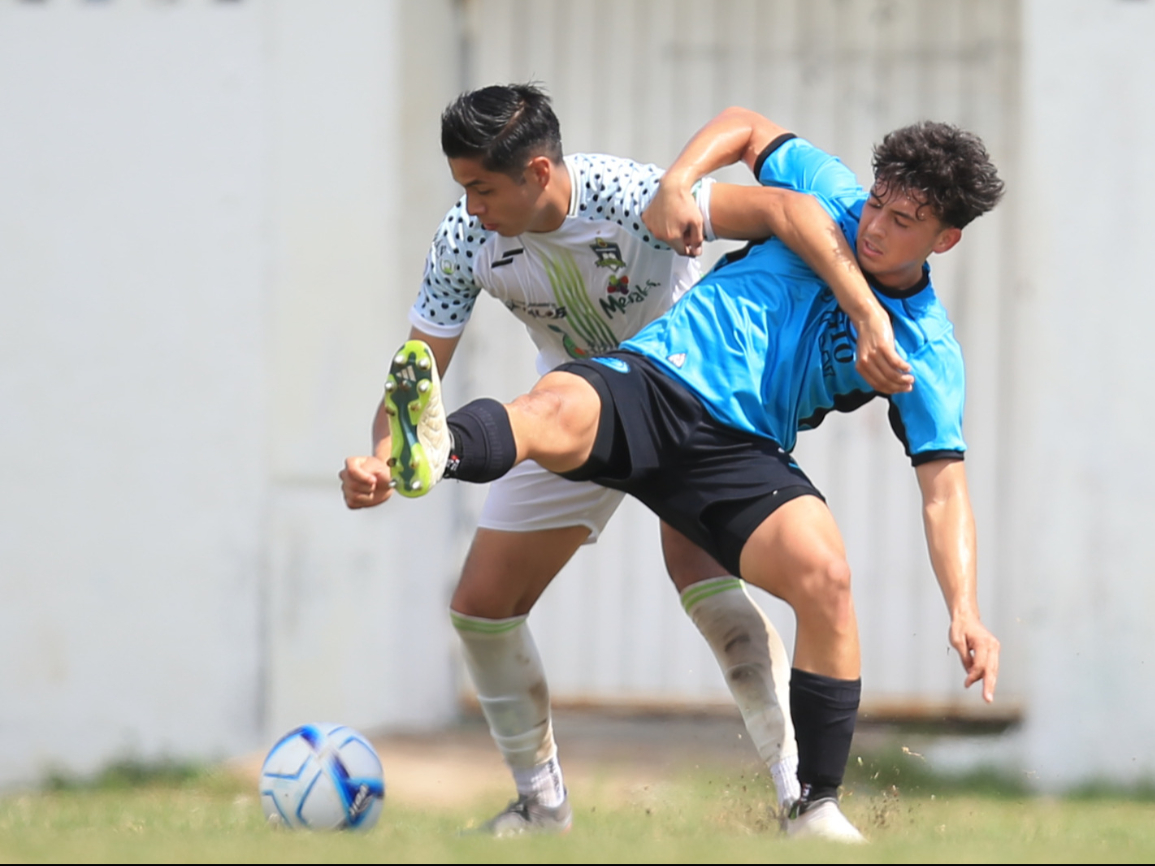 El joven futbolista es hijo del ex jugador del Cruz Azul, Alejandro Vela, y sobrino de Carlos Vela