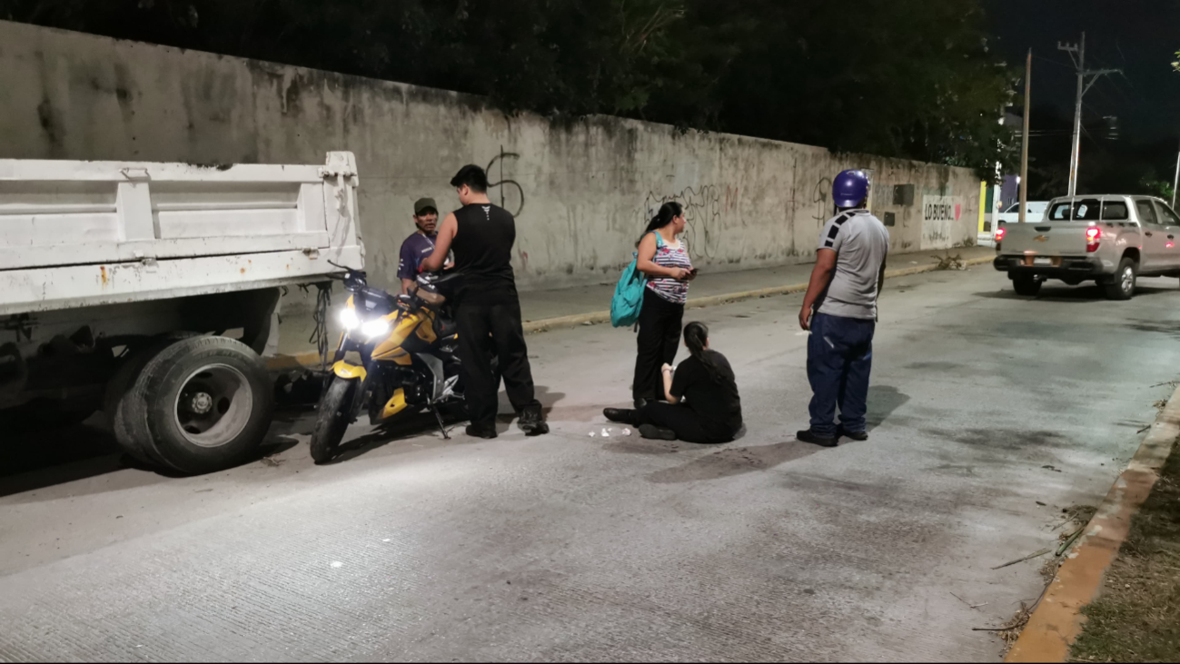 La mujer resultó lesionada y fue atendida por paramédicos de la Cruz Roja Mexicana