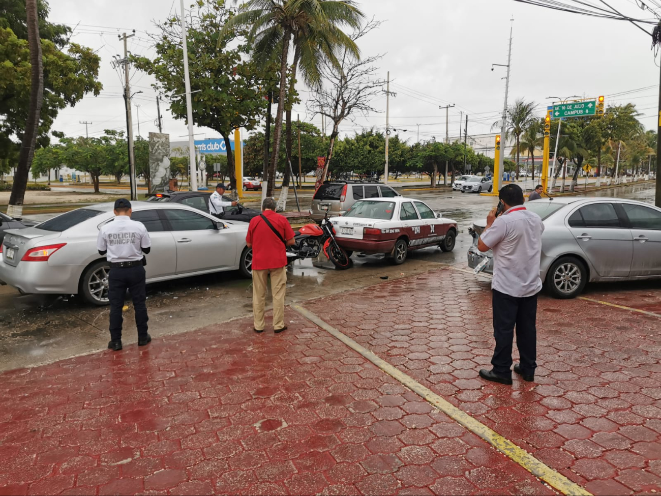 Un hombre en presunto estado de ebriedad protagonizó una carambola en Lomas de Holche