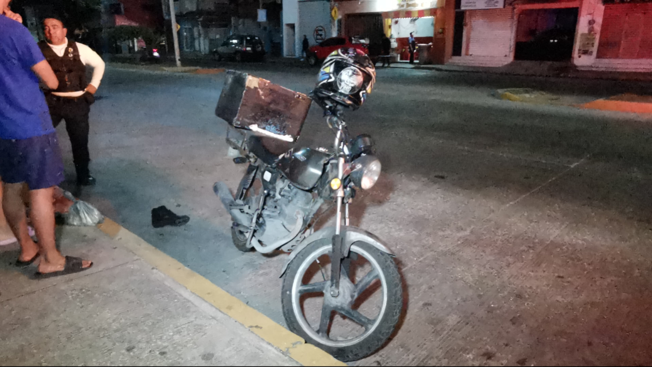 Taxista arrolla a motociclista y huye en Ciudad del Carmen