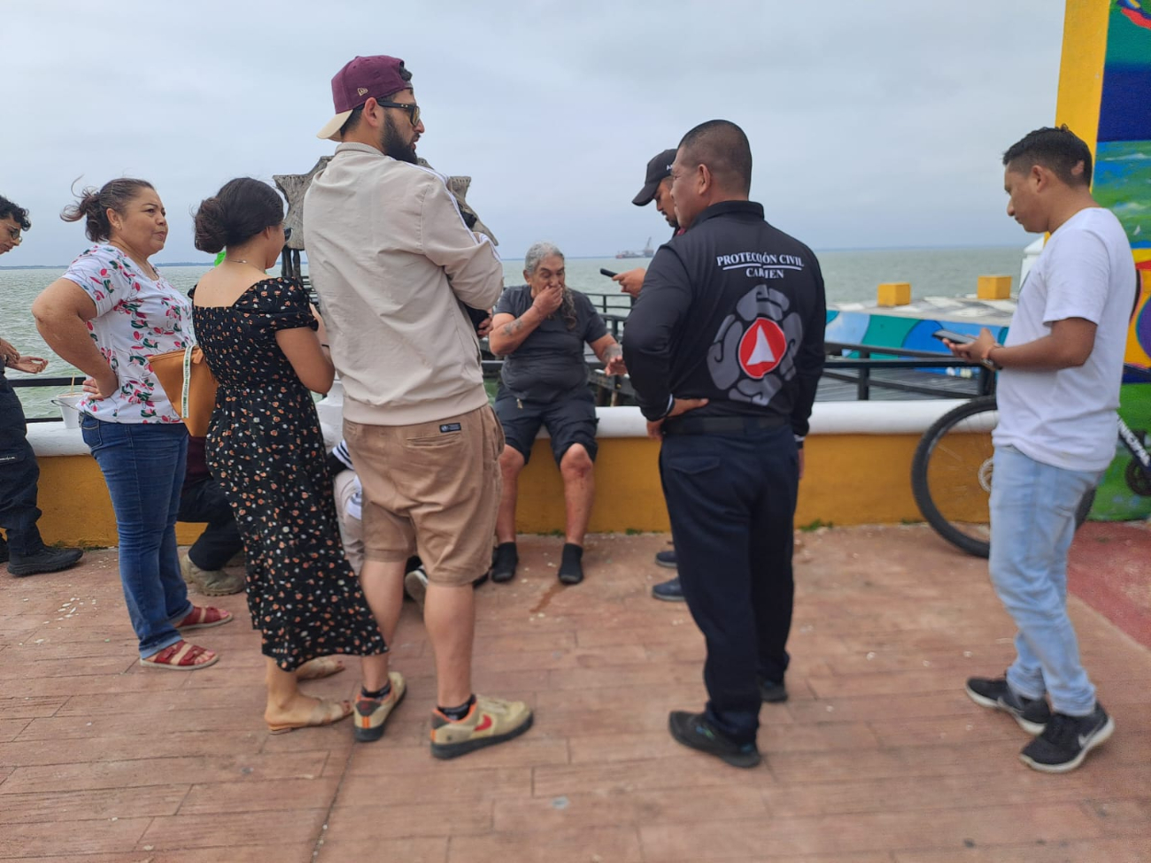 ¡Héroe! hombre se tira al mar de Ciudad del Carmen para rescatar a un perrito