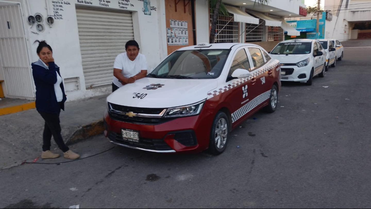 Operadores de taxis se manifiestan contra el Suchaa.