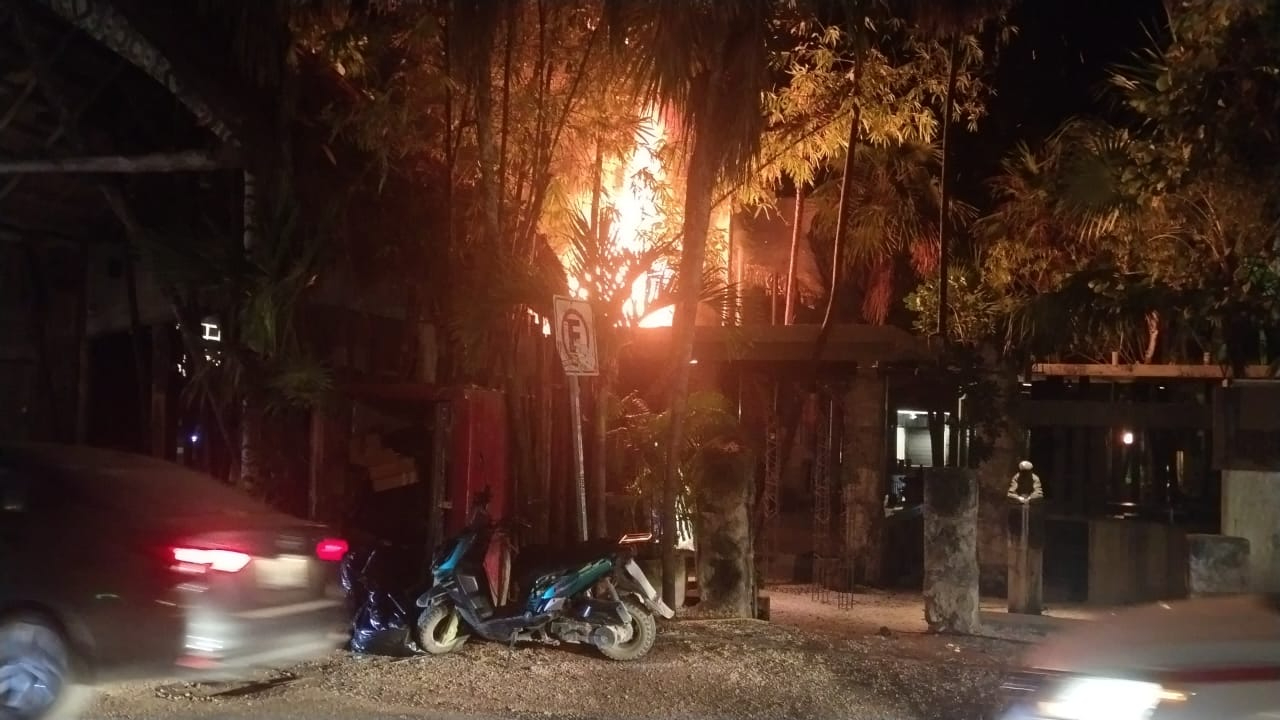 Cuerpos de emergencia y bomberos lograron apagar el siniestro evitando daños mayores