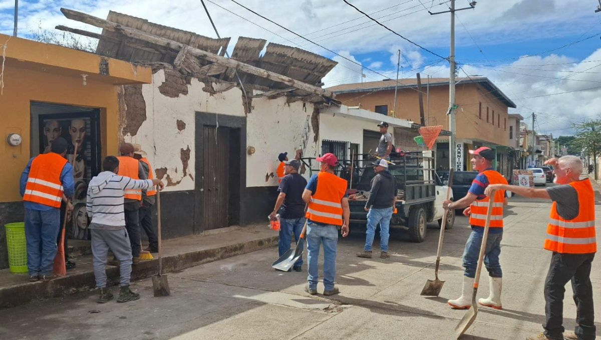 El temblor principal, registrado en la madrugada del domingo, tuvo su epicentro a 47 kilómetros al suroeste de Coalcomán, Michoacán