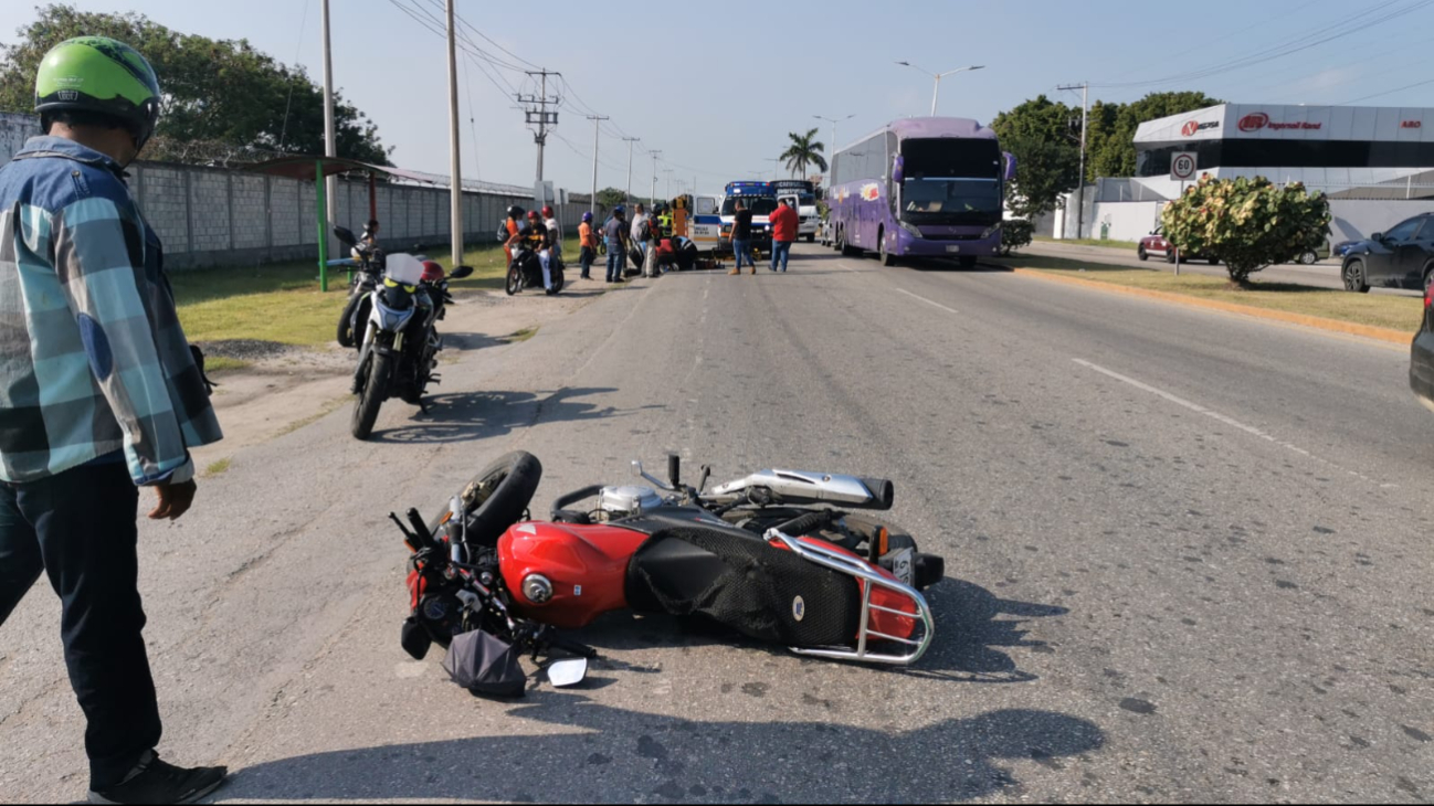 Adulto mayor sufre múltiples fracturas al ser arrollado por un motociclista en Ciudad del Carmen